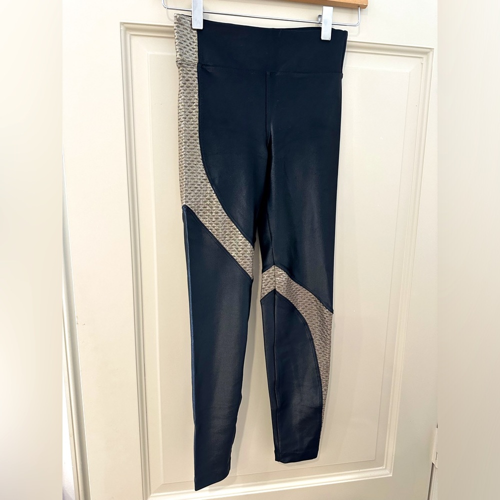 Koral black legging w gold detail - Picture 2 of 9